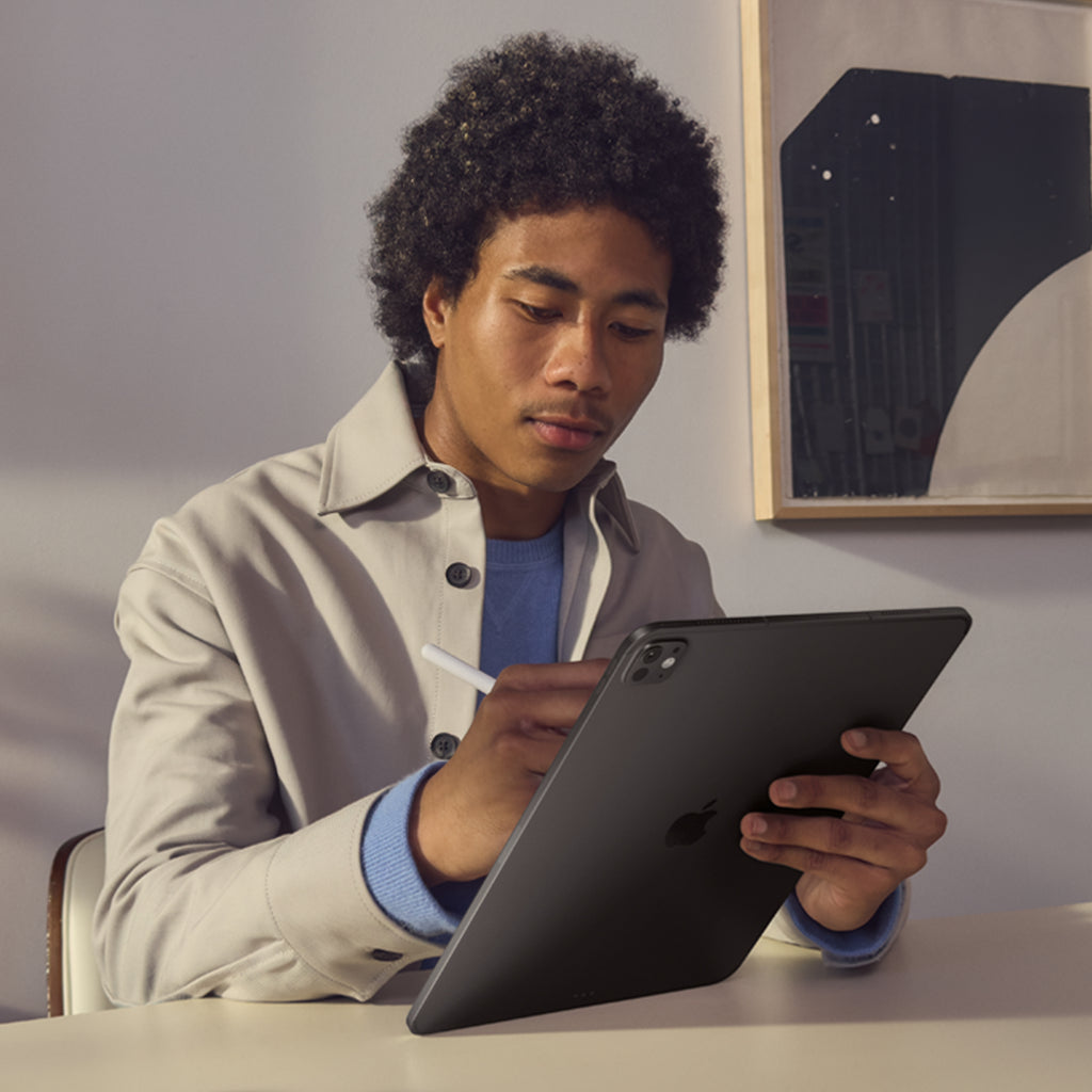 iPad Pro 13 - Space Black - DEMO - 8GB RAM, 256GB Storage